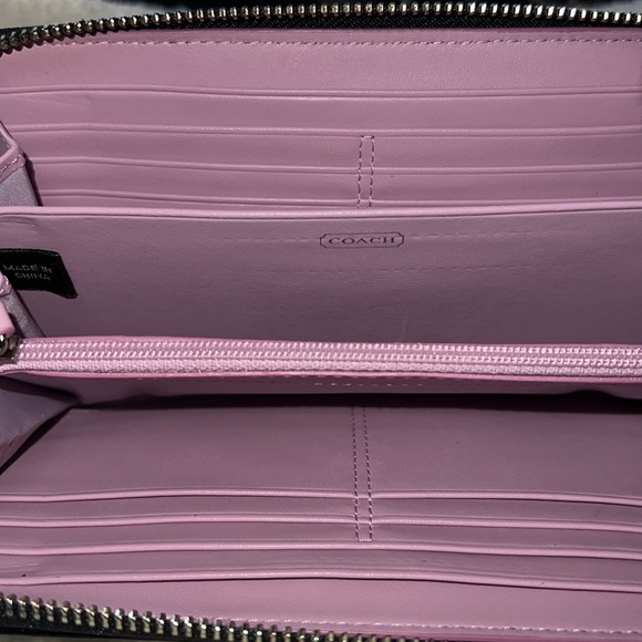 NWT Coach Credit Card Wallet. - Picture 5 of 6